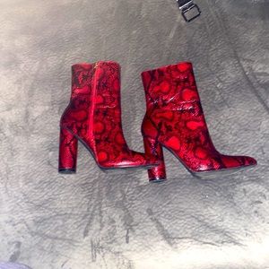 Very cute snakeskin boots